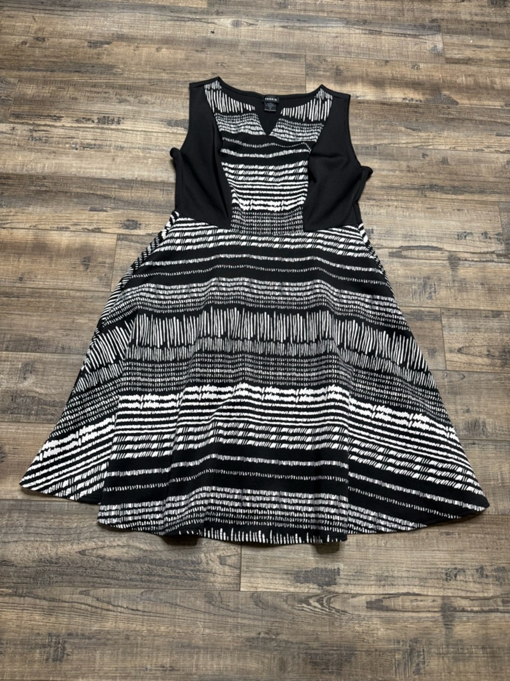 torrid Black and White Abstract Print Top Fit Flare Sleeveless Women's Size 0